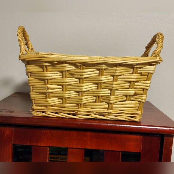 Vintage wicker basket with handles - Picture 3 of 8